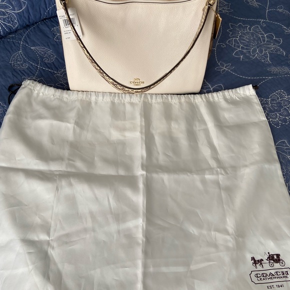 Coach Mia - Picture 9 of 10